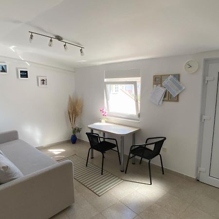 Beachfront Apartment Вир Екстер'єр фото