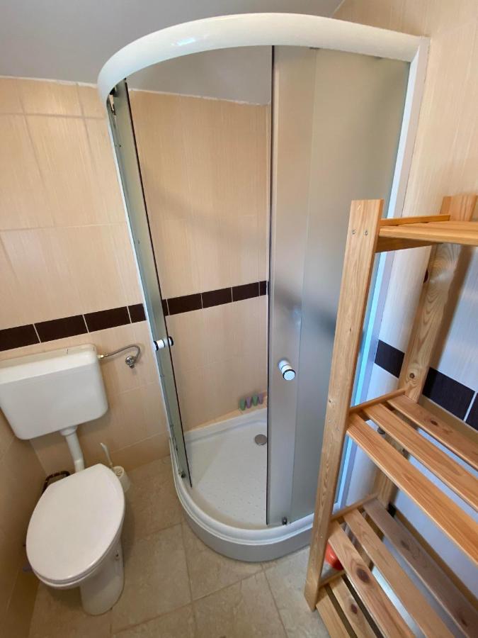 Beachfront Apartment Вир Екстер'єр фото