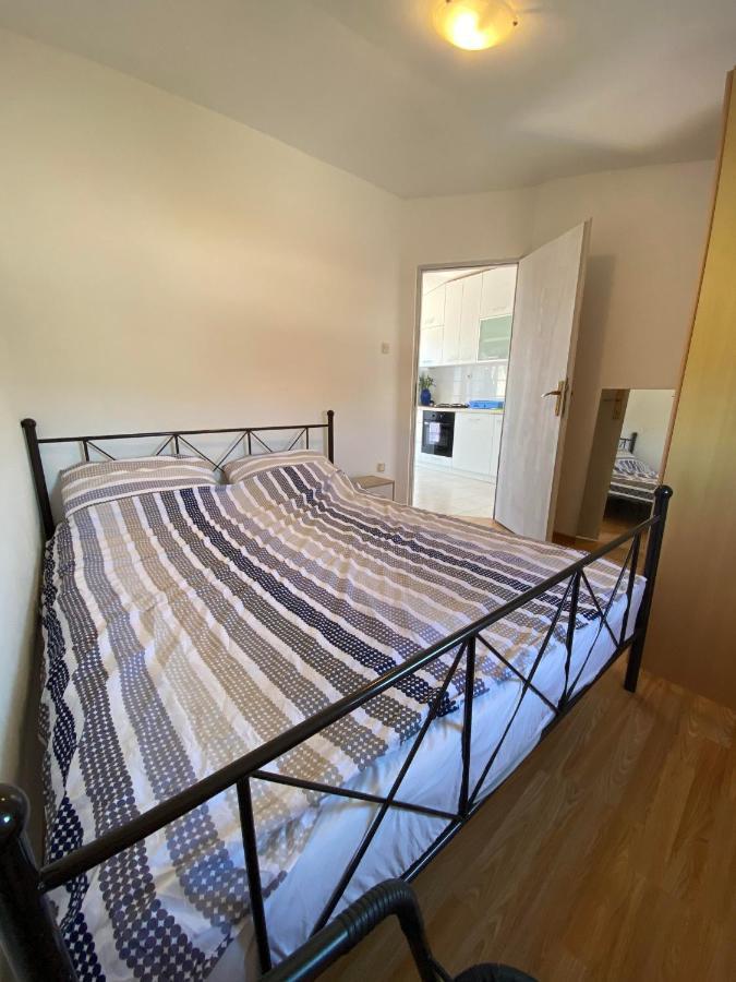 Beachfront Apartment Вир Екстер'єр фото
