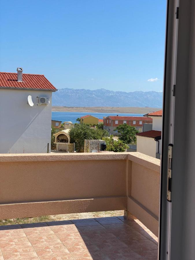 Beachfront Apartment Вир Екстер'єр фото