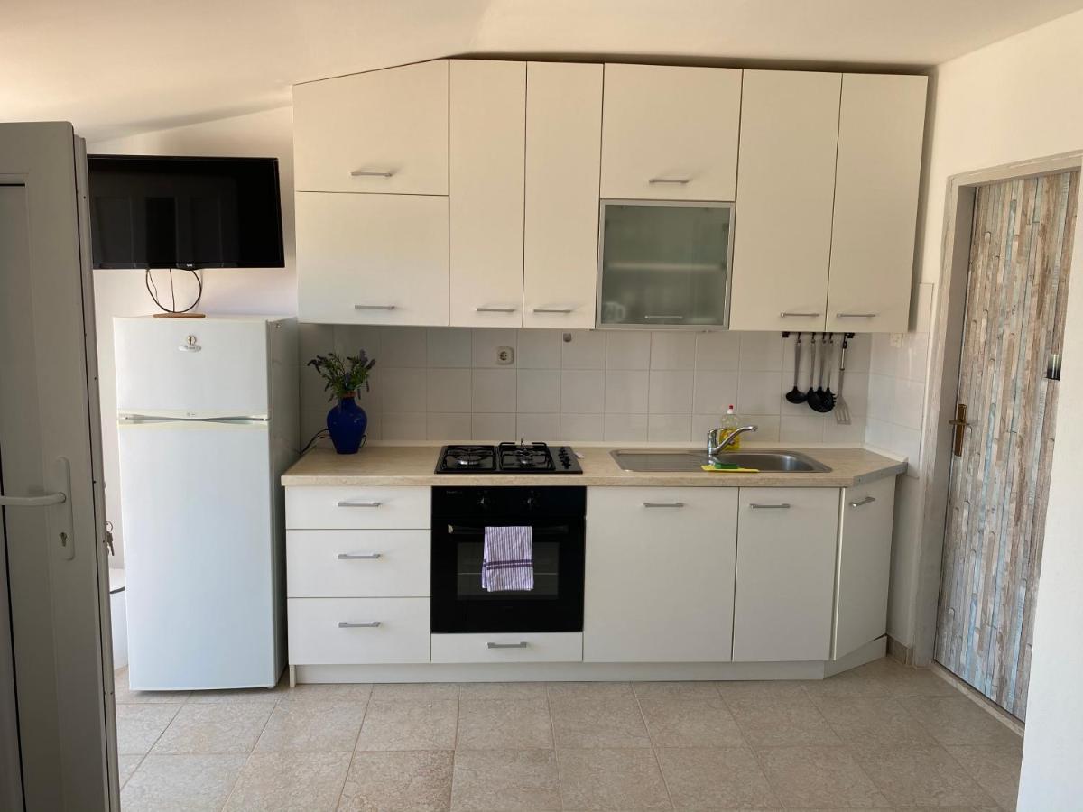 Beachfront Apartment Вир Екстер'єр фото