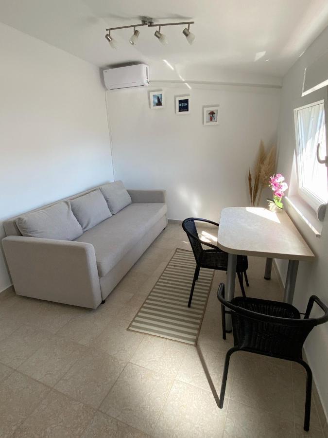 Beachfront Apartment Вир Екстер'єр фото