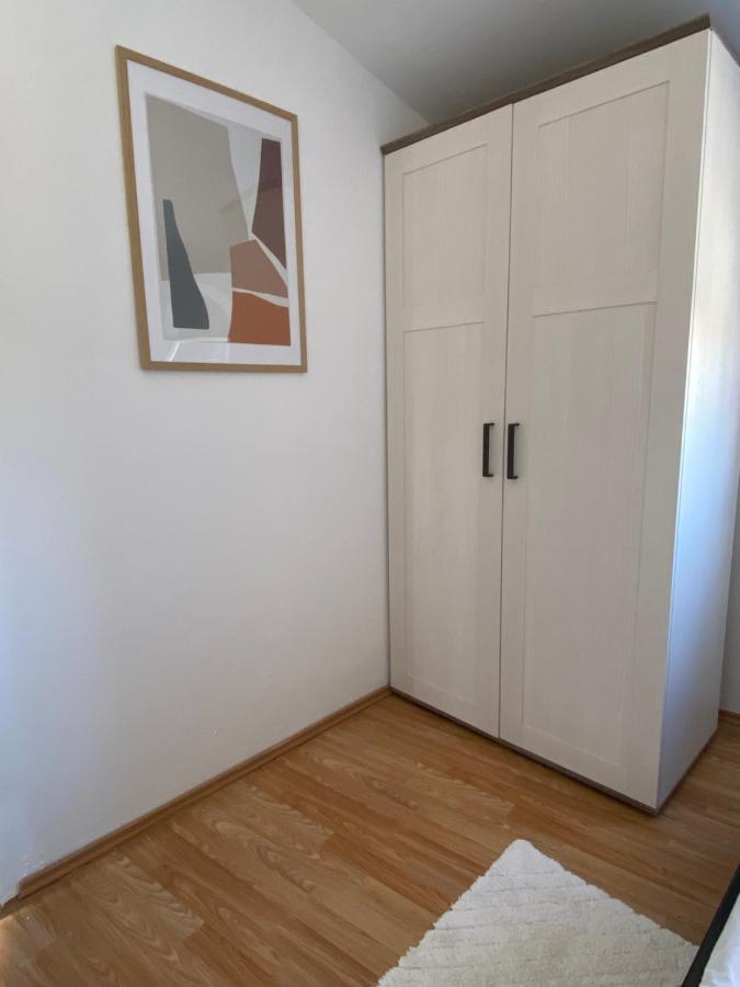 Beachfront Apartment Вир Екстер'єр фото