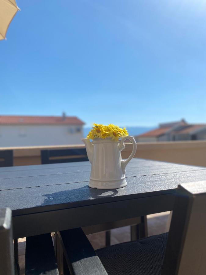 Beachfront Apartment Вир Екстер'єр фото