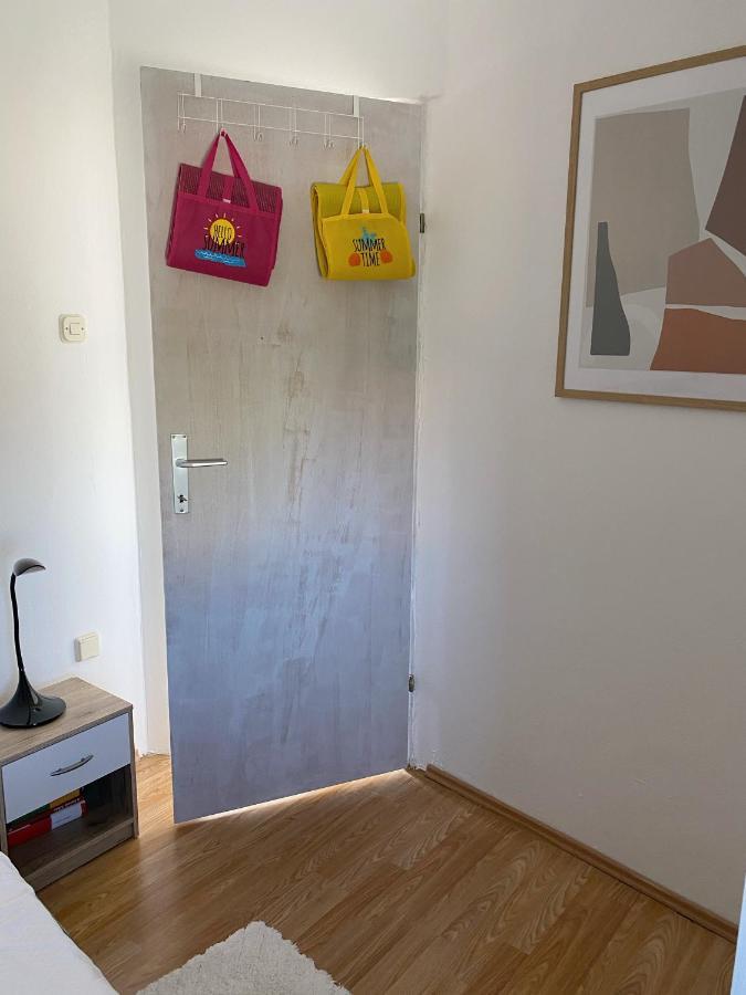 Beachfront Apartment Вир Екстер'єр фото